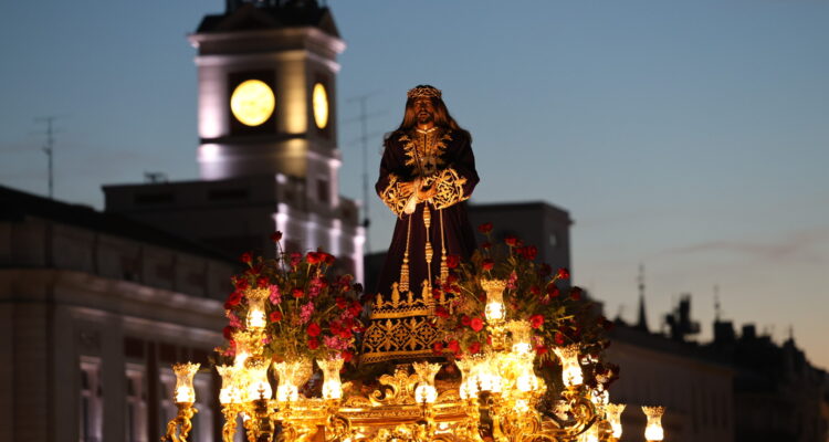 Procesión de Jesús de Medinaceli de noche en Madrid