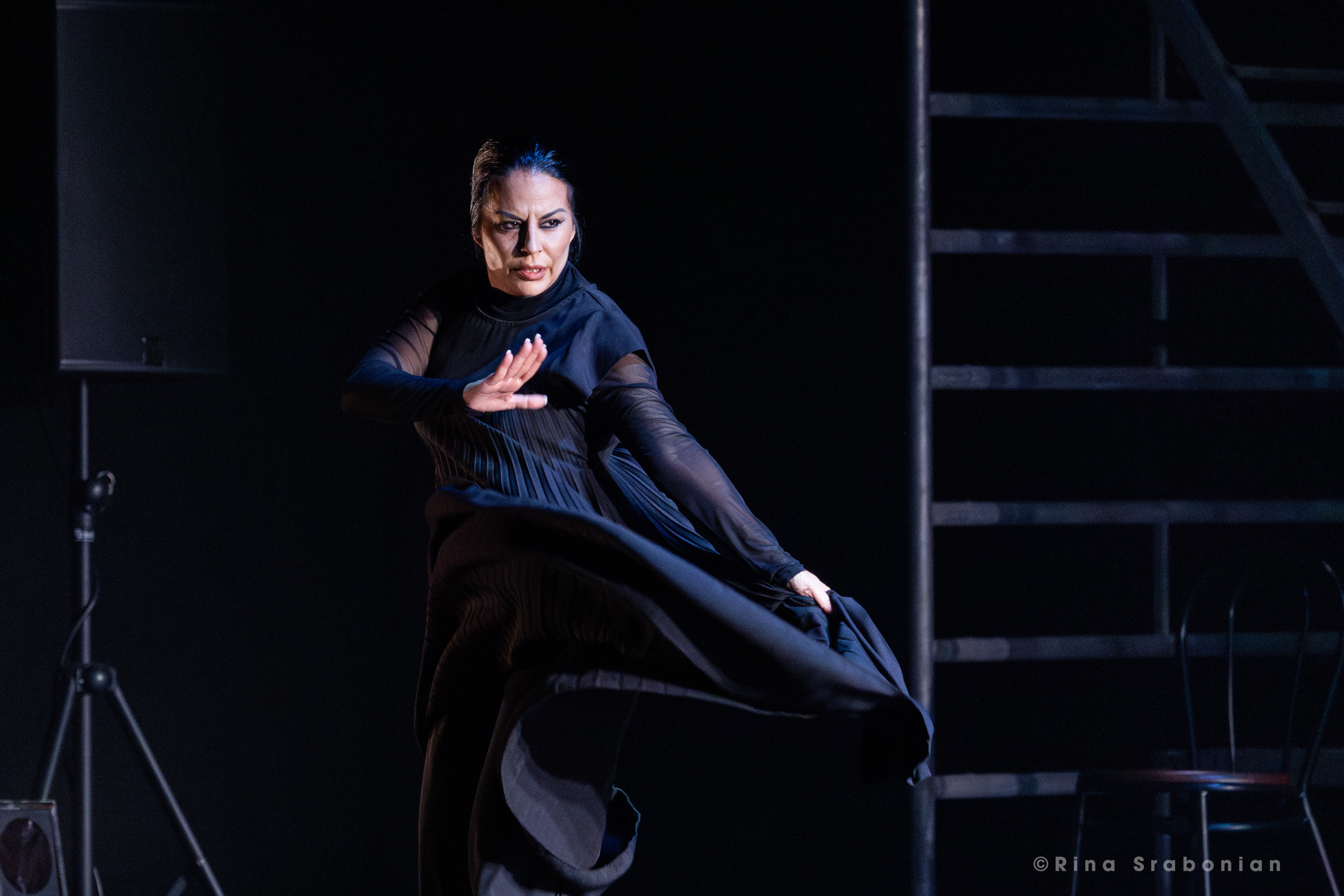 La bailaora y coreógrafa Mercedes de Cordoba en un momento de 'Olvidadas'. Imagen de Rina Srabonian