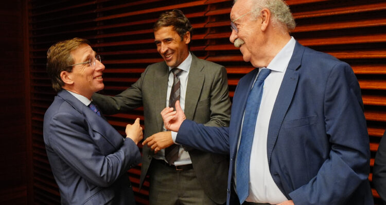 Almeida, en la presentación de Vicente del Bosque Football Academy 2026