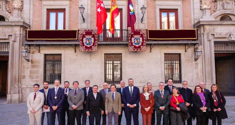 Almeida en la presentación de la programación de Semana Santa 2026