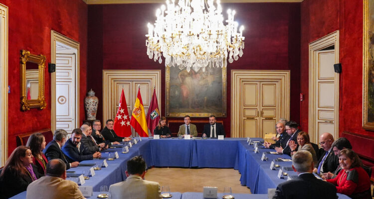 Almeida en la presentación de la programación de Semana Santa 2026