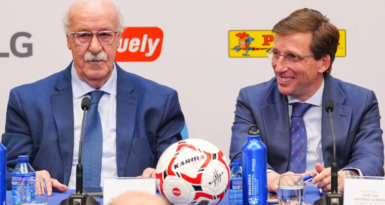 Almeida, en la presentación de Vicente del Bosque Football Academy 2026