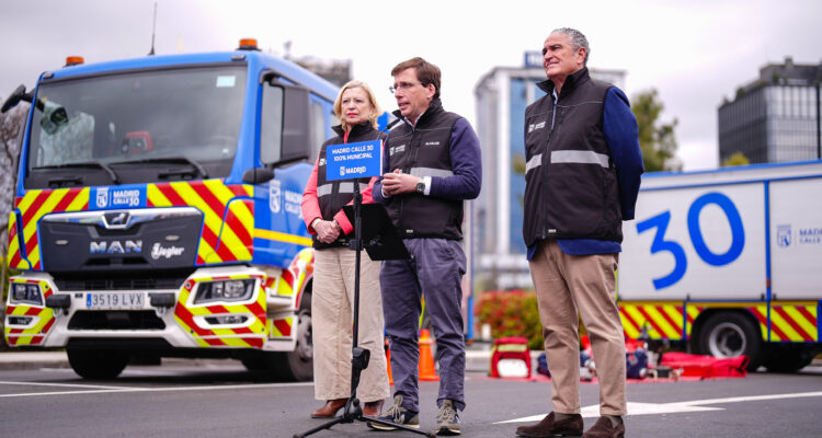 Almeida presenta la nueva flota de la empresa municipal Madrid Calle 30