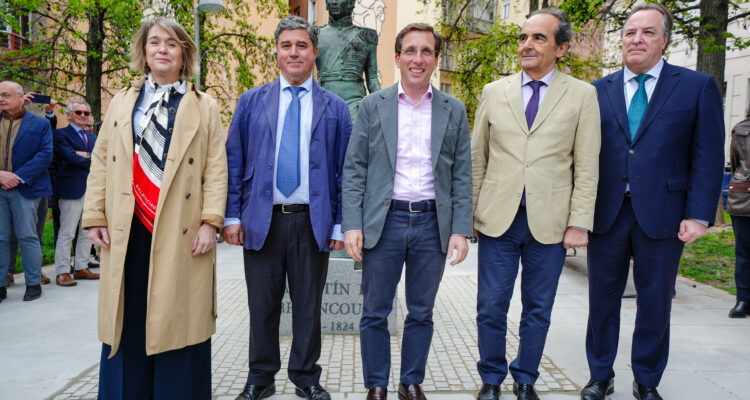 Almeida, Rivera de la Cruz y González Taboada en la inaguración de la estatua en honor al ingeniero Agustín de Betancourt