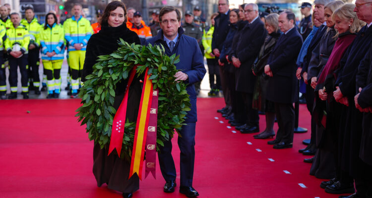 El alcalde de Madrid, José Luis Martínez-Almeida, y la presidenta de la Comunidad de Madrid, Isabel Díaz Ayuso, participan en el acto solemne organizado por la Comunidad de Madrid en recuerdo de las víctimas de los atentados terroristas del 11 de marzo de 2004