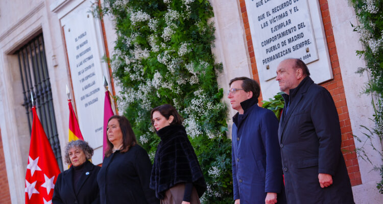 Almeida participa en el homenaje de la Comunidad de Madrid a las víctimas de los atentados terroristas del 11 de marzo de 2004