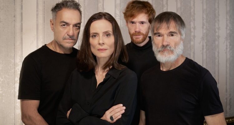 Sánchez-Gijón con los actores masculinos de Malquerida Natalia Menéndez dirige 'Malquerida' © marcosGpunto