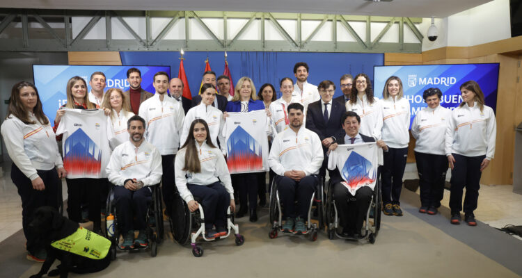 Sanz, Cea y Fanjul con los miembros del Comité Paralímpico Español