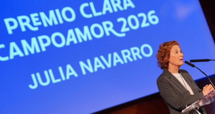 Julia Navarro premio Clara Campoamor 2026