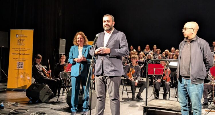 El concejal de Centro Carlos Seguro durante el acto del Barrio de la Música
