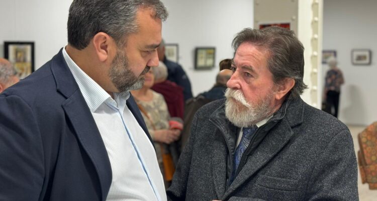 Carlos Segura, en la exposición ‘Fachadas de comercios centenarios del distrito de Centro'