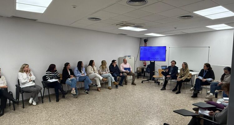 Yolanda Estrada con el equipo del Centro de Servicios Sociales Santa Hortensia