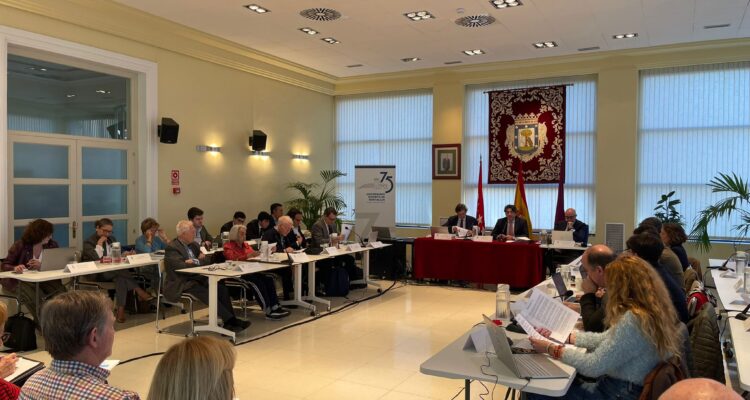 Pérez presidiendo el Pleno de la Junta de Hortaleza