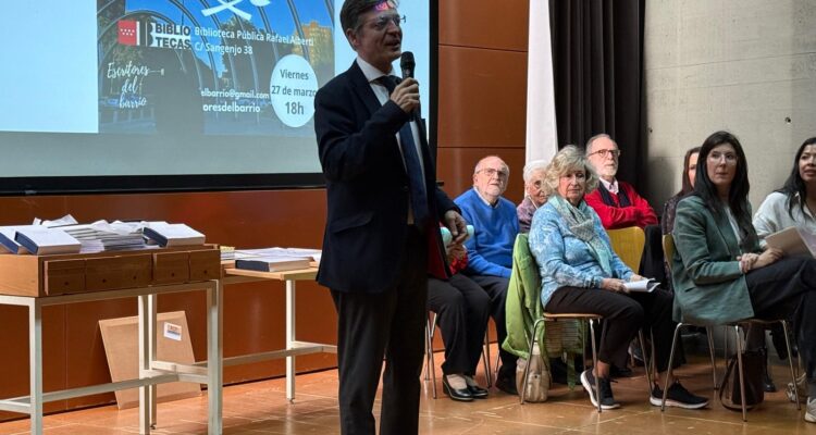 Martínez Páramo durante la entrega de los premios del II Certamen literario AEFEP