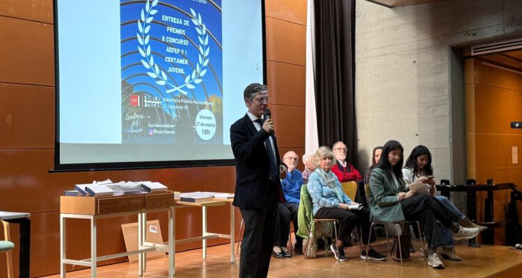 Martínez Páramo durante la entrega de los premios del II Certamen literario AEFEP
