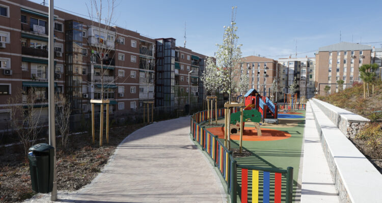 Zona renaturalizada entre calles José Barbastre y San Clodoaldo