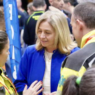 Sanz visita el estand del Ayuntamiento de Madrid en la feria Aula 2026