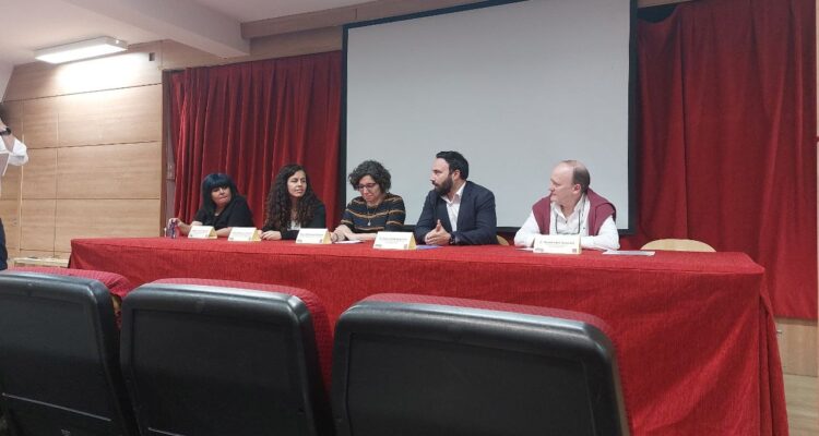 Niño participa en la I Feria de FP