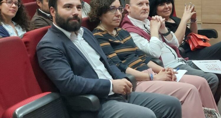 Niño participa en la I Feria de FP