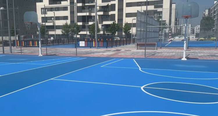 Canchas de baloncesto de la nueva Instalación Deportiva Básica Cañaveral II