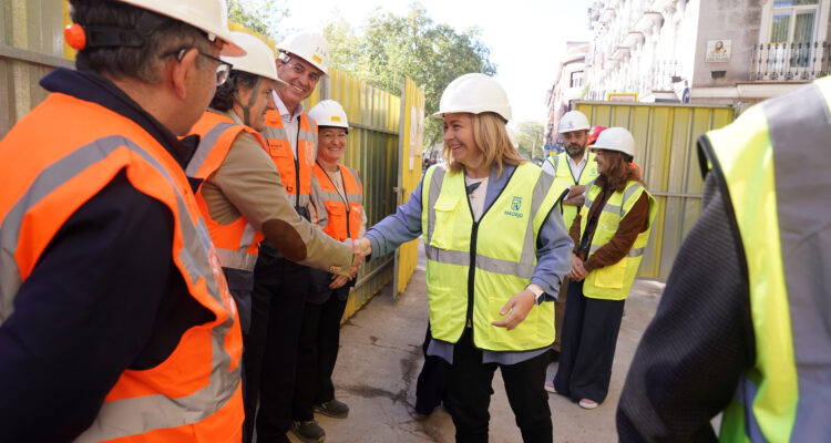 La vicealcaldesa de Madrid, Inma Sanz, ha visitado las obras que está llevando a cabo el Ayuntamiento en el edificio de Prado 30