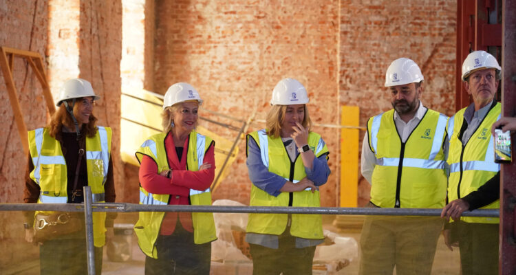 La vicealcaldesa de Madrid, Inma Sanz, ha visitado las obras que está llevando a cabo el Ayuntamiento en el edificio de Prado 30