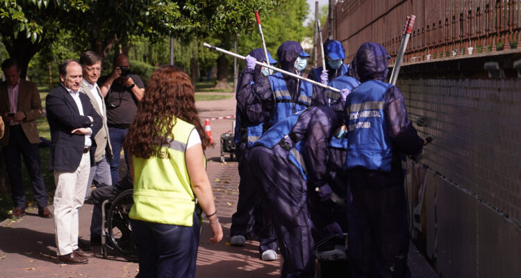 El delegado de Urbanismo, Medio Ambiente y Movilidad, Borja Carabante, ha hecho balance del plan de acción antigrafiti