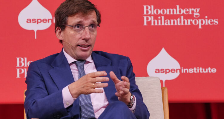 Almeida durante su intervención en foro