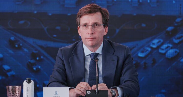 Almeida preside el Pleno del Foro por Madrid