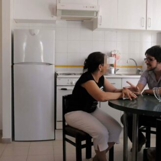 Alojamientos para personas sin hogar (imagen de archivo)