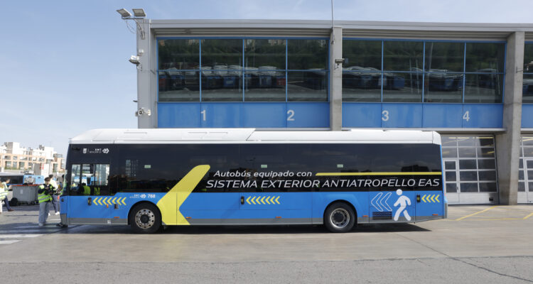 Autobús EMT Madrid con el sistema piloto antiatropellos