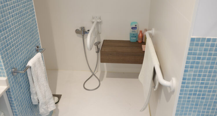 Baño adaptado gracias al Plan Adapta Madrid