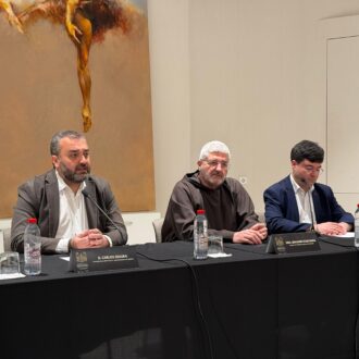 Carlos Segura, Benjamín Echeverría y Javier Ruiz durante la presentación del ciclo