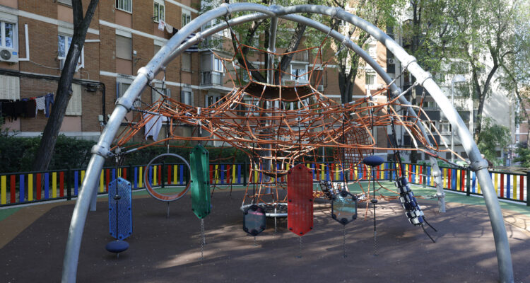 Nuevas instalaciones de la zona verde situada en la avenida del Marqués de Corbera