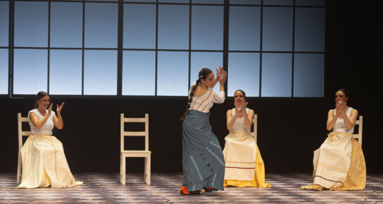 Imagen del espectáculo 'Humo', de Rafaela Carrasco. © Gema Segura