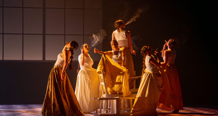 Imagen del espectáculo 'Humo', de Rafaela Carrasco. © Gema Segura