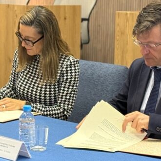 Martínez Páramo firma el convenio CEPA J.L Sampedro