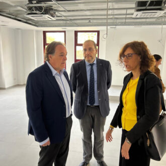 Gonzalez Taboada durante la visita de la 2ª fase de las obras del Centro de Mayores Santa Engracia