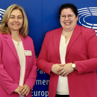 La vicealcaldesa de Madrid y delegada de Seguridad y Emergencias, Inma Sanz, junto a la eurodiputada del Grupo del Partido Popular Europeo, Lena Düpont