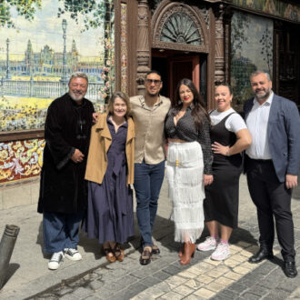 Marta Rivera de la Cruz ha inaugurado la placa acompañada del concejal de Centro, Carlos Segura, y el bailaor Antonio Canales