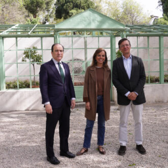El delegado de Urbanismo, Medio Ambiente y Movilidad, Borja Carabante, acompañado por el concejal delegado de Limpieza y Zonas Verdes, José Antonio Martínez Páramo, y la concejala de San Blas-Canillejas, Almudena Maíllo, ha visitado esta mañana la Quinta de los Molinos