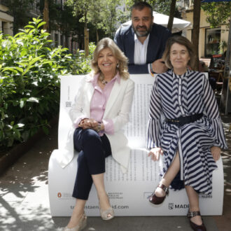 El acto ha estado amadrinado por las delegadas de Economía, Innovación y Hacienda, Engracia Hidalgo, y de Cultura, Turismo y Deporte, Marta Rivera de la Cruz, junto al concejal de Centro, Carlos Segura.