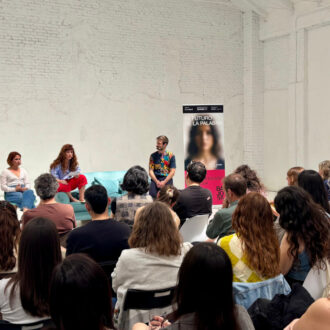 Vermú y poesía durante el III Festival Iberoamericano de Poesía Bajo 35 de Tetuán