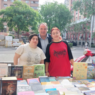 Taboada visita la actividad Libros a la calle en el marco del Día del Libro