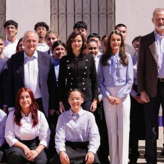 El alcalde de Madrid, José Luis Martínez-Almeida, ha acompañado hoy a los Reyes de España en la visita a dos programas de la Fundación José María de Llanos