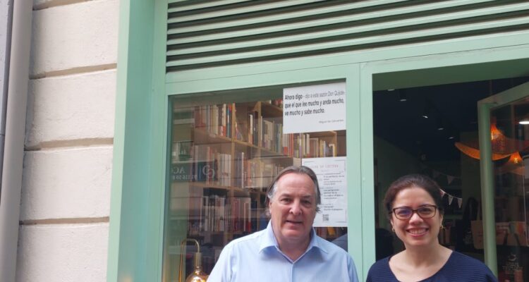 Taboada visita la actividad Libros a la calle en el marco del Día del Libro