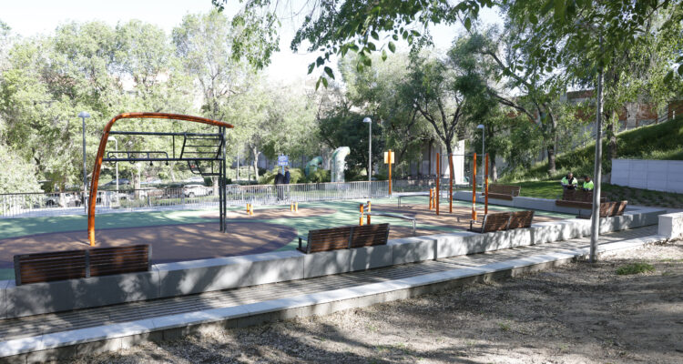 Nuevas instalaciones de la zona verde situada en la avenida del Marqués de Corbera