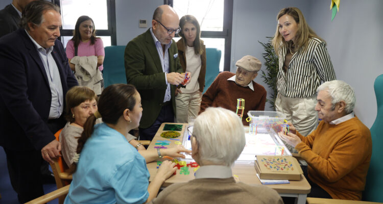 Fernández y Taboada visitan un centro de día municipal