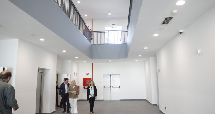 Momento de la visita a la factoría industrial del polígono de La Atalayuela