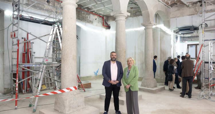 La delegada de Obras y Equipamientos, Paloma García Romero, visita las obras del nuevo Salón de Comisiones de la Casa de Cisneros